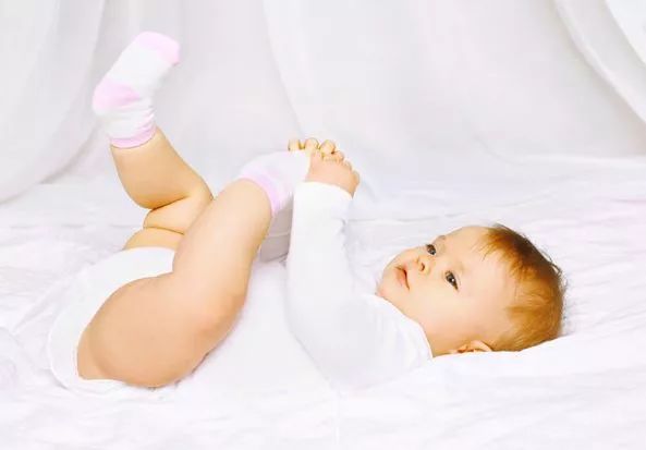 宝宝穿袜子睡觉好吗？这3种宝宝睡觉必须穿袜子！